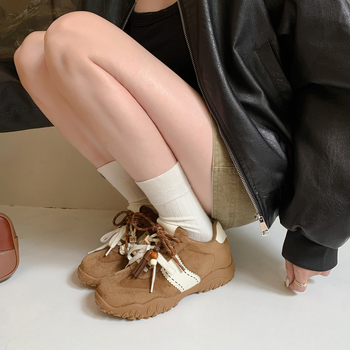 Dámske tenisky na šnúrky, 8 cm vnútorné zvýšenie výšky, hrubá gumová podrážka, vrchná časť z hovädzej kože, okrúhla špička, tlmenie nárazov