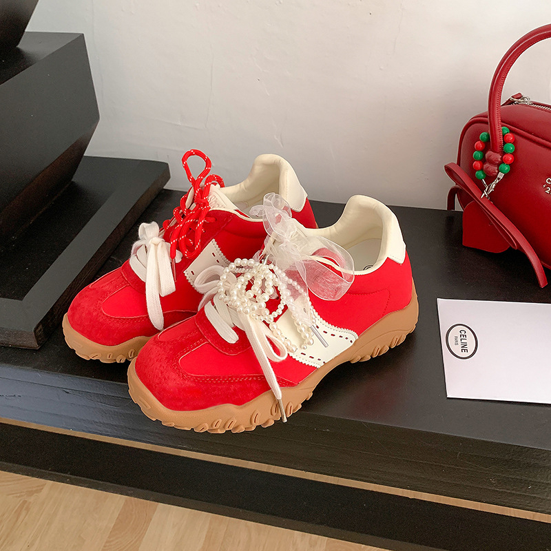 Dámske tenisky na šnúrky, 8 cm vnútorné zvýšenie výšky, hrubá gumová podrážka, vrchná časť z hovädzej kože, okrúhla špička, tlmenie nárazov