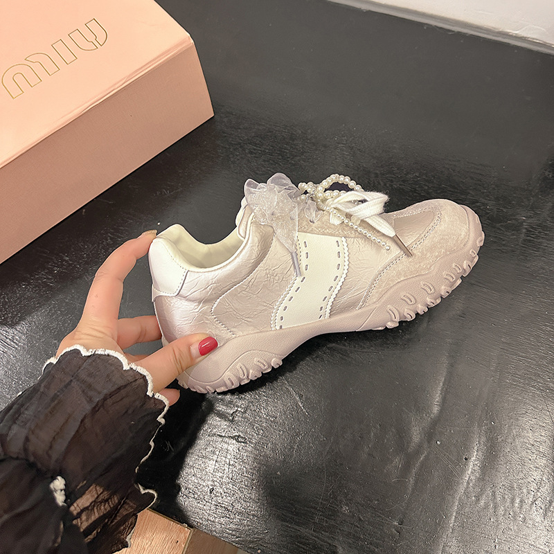 Dámske tenisky na šnúrky, 8 cm vnútorné zvýšenie výšky, hrubá gumová podrážka, vrchná časť z hovädzej kože, okrúhla špička, tlmenie nárazov