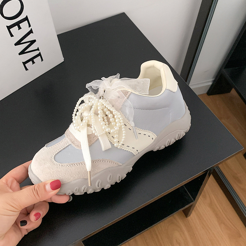 Dámske tenisky na šnúrky, 8 cm vnútorné zvýšenie výšky, hrubá gumová podrážka, vrchná časť z hovädzej kože, okrúhla špička, tlmenie nárazov