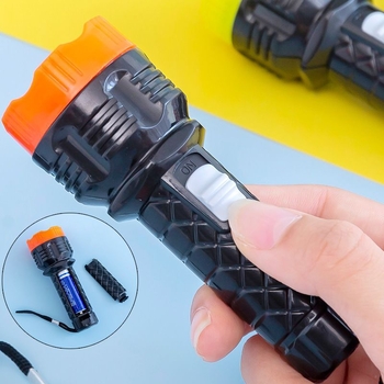 LED mini ručná baterka s vymeniteľnou AA batériou — kompaktné prenášateľné svetlo pre internát