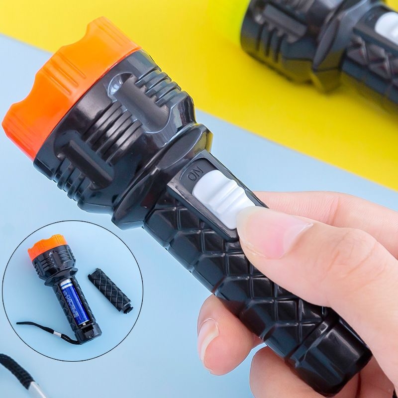 LED mini ručná baterka s vymeniteľnou AA batériou — kompaktné prenášateľné svetlo pre internát