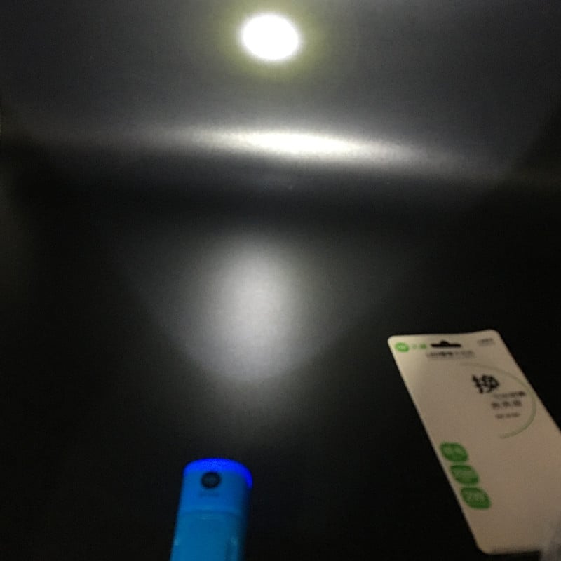 Pocket LED flashlight s litijskom baterijom od 2000 mAh, izlaz 2W, LED zraka, punjenje, domet 100–200 m