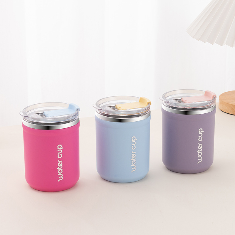 Pohár na vodu z nerezovej ocele 304 s viečkom, objem 500 ml, vhodný na čaj, kávu a mlieko