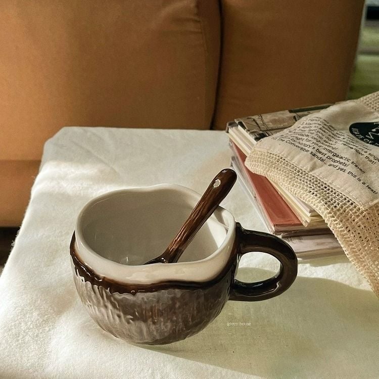 Keramický hrnček na kávu - moderný minimalistický štýl, téma kokosové mlieko