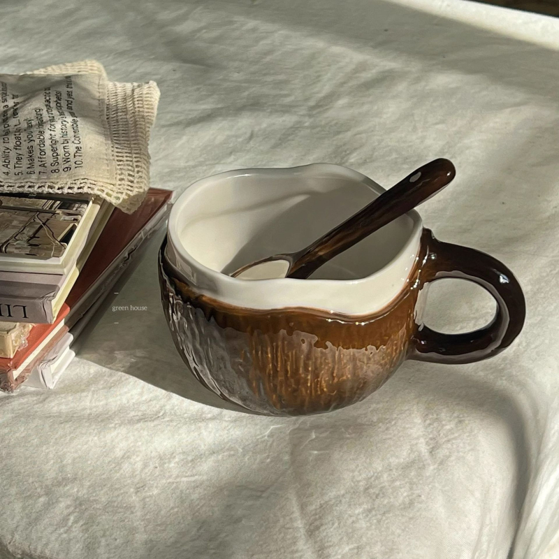 Keramický hrnček na kávu - moderný minimalistický štýl, téma kokosové mlieko