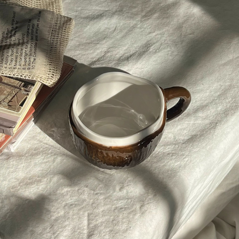 Keramický hrnček na kávu - moderný minimalistický štýl, téma kokosové mlieko