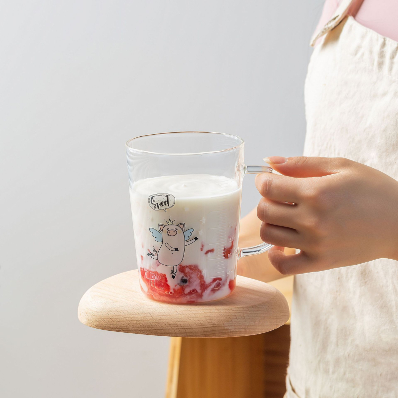 Sklenená šálka na mlieko s karikatúrnym vzorom, borosilikátové sklo, odolná voči teplu, s držadlom
