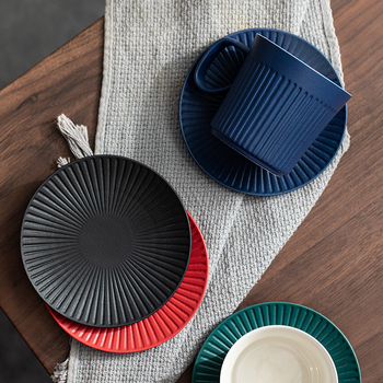 Japonský štýl keramická šálka na kávu s podšálkou, cylindrický tvar, vhodná do mikrovlnky, tepelne odolná