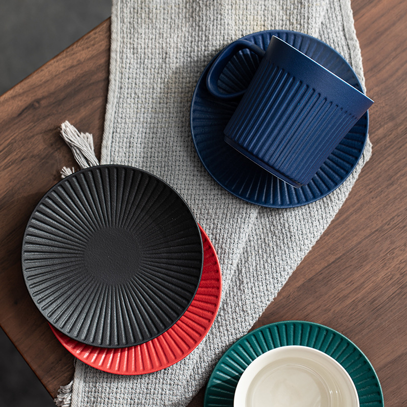 Japonský štýl keramická šálka na kávu s podšálkou, cylindrický tvar, vhodná do mikrovlnky, tepelne odolná