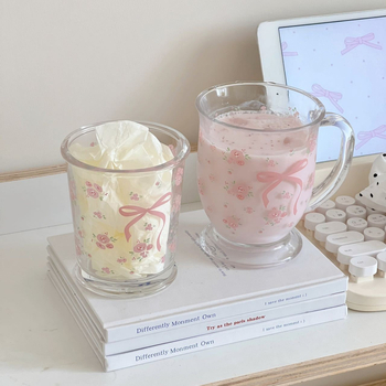 Sklenená pohár na nápoje s roztomilým mašličkovým vzorom a kvetinovým motívom, teplotne odolný, guľatý, jednovrstvový