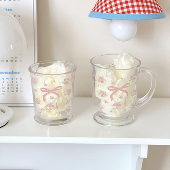 Sklenená pohár na nápoje s roztomilým mašličkovým vzorom a kvetinovým motívom, teplotne odolný, guľatý, jednovrstvový