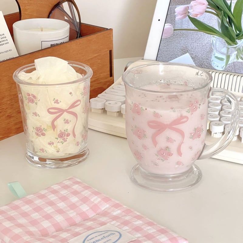 Sklenená pohár na nápoje s roztomilým mašličkovým vzorom a kvetinovým motívom, teplotne odolný, guľatý, jednovrstvový