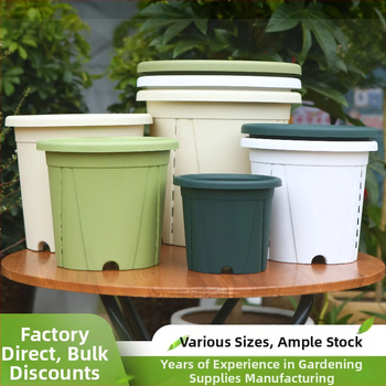 Kvetináč z živice s priedušnou konštrukciou, odolný voči deformáciám a korózii, pevný a odolný, vhodný na stolné aj podlažné použitie.