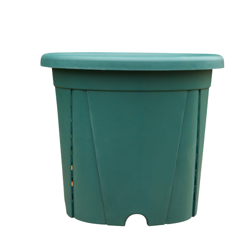 Kvetináč z živice s priedušnou konštrukciou, odolný voči deformáciám a korózii, pevný a odolný, vhodný na stolné aj podlažné použitie.