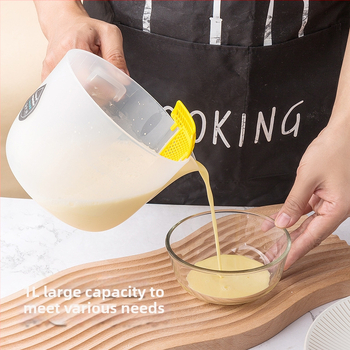 Odmerka s kalibrom – plastová kuchynská odmerka na pečenie, moderný minimalistický dizajn