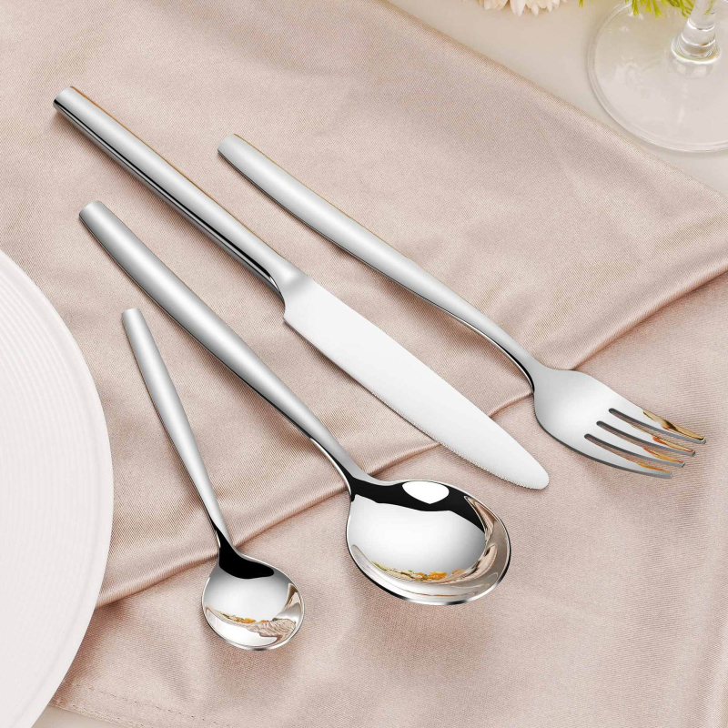 Sada príbora: nôž, vidlica, lyžica; nerezová oceľ 304; štvorhranná rukoväť; zrkadlové leštenie; tlač loga