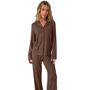 Set de pijamale cu stil european și american, din poliester, țesătură subțire 121–140 g/m², mâneci lungi și pantaloni lungi.