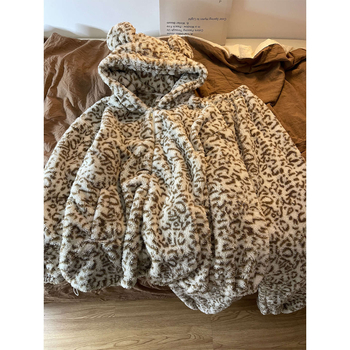 Pidžama set leopard print od debelog fleesa, kardigan stil, okrugli vrat, duge hlaće