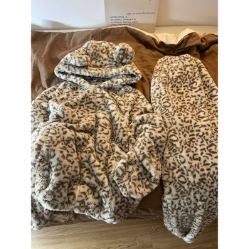 Pidžama set leopard print od debelog fleesa, kardigan stil, okrugli vrat, duge hlaće