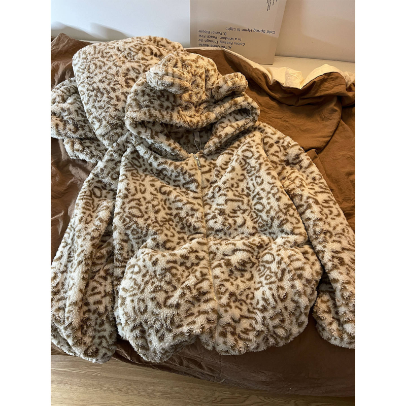 Pidžama set leopard print od debelog fleesa, kardigan stil, okrugli vrat, duge hlaće