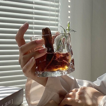 Pohár zo skla v štýle Ins so slamkou, sklo s vysokou borosilikátovou odolnosťou, okrúhly tvar, ľadovcová textúra, prenosný