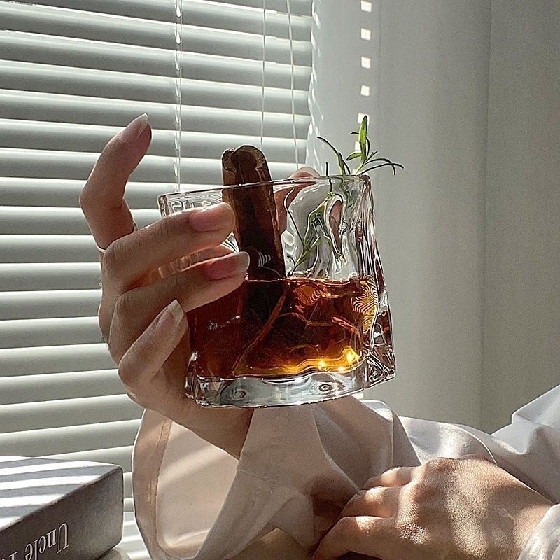 Pohár zo skla v štýle Ins so slamkou, sklo s vysokou borosilikátovou odolnosťou, okrúhly tvar, ľadovcová textúra, prenosný