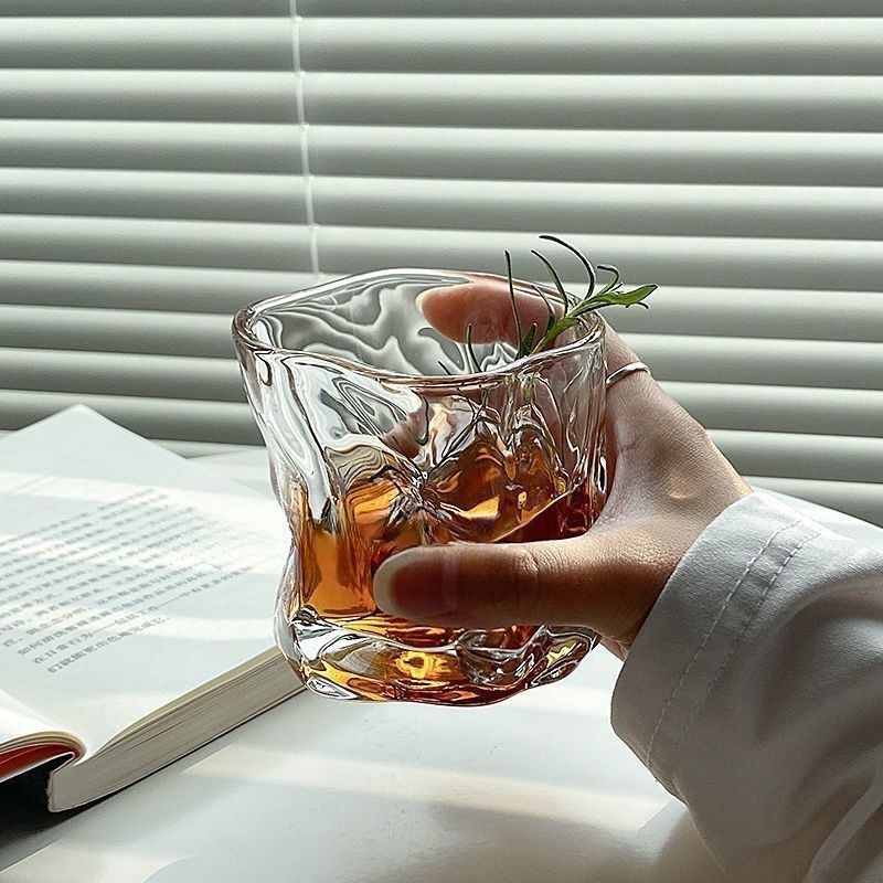 Pohár zo skla v štýle Ins so slamkou, sklo s vysokou borosilikátovou odolnosťou, okrúhly tvar, ľadovcová textúra, prenosný