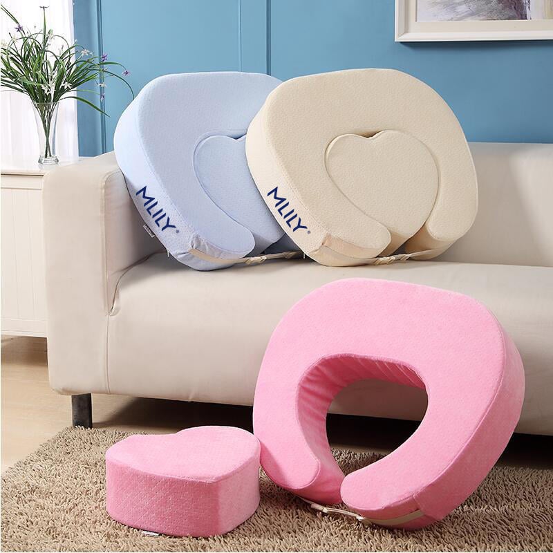 U tvarovaný dojčenský vankúš so výplňou memory cotton, poťah z polyestru, hmotnosť 0.55–1.00 kg