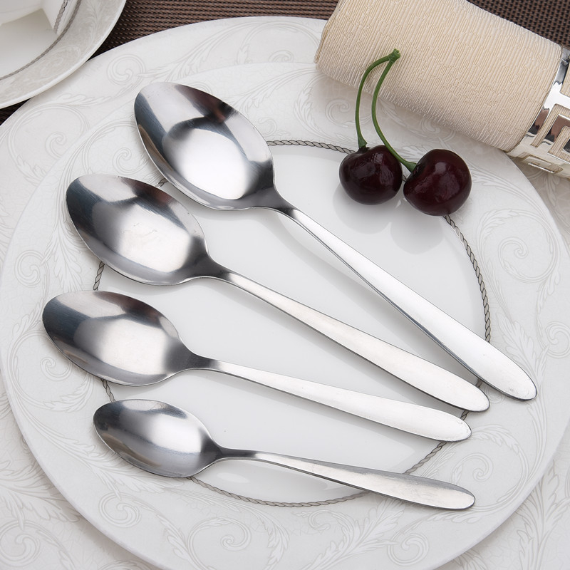 Trojbodový set jedálenského príslušenstva západného štýlu – nôž, vidlička a lyžica; 410 nerezová oceľ; zrkadlové leštenie; prispôsobiteľný; súkromná značka