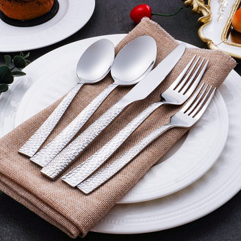 Nerezová súprava príborov – nož, vidlička, lyžica; 430 nerezová oceľ, kladivový vzor, moderný minimalistický štýl, jeden kus