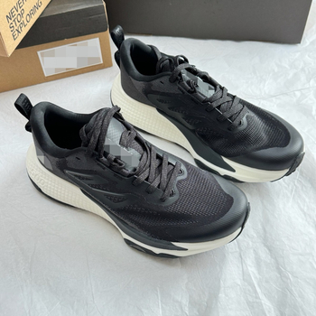 Nízke voľnočasové tenisky s vrchnou Top Grain kožou, protišmyková gumová podrážka, PU vložka, zapínanie šnúrkami