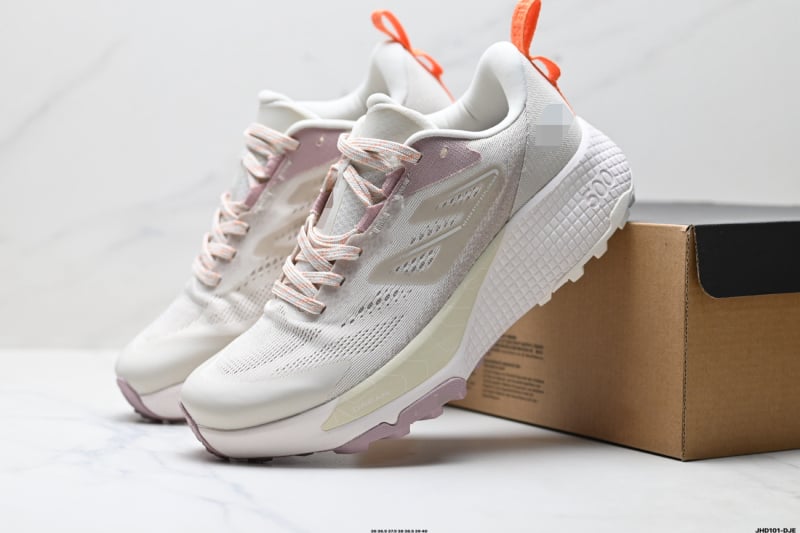 Nízke voľnočasové tenisky s vrchnou Top Grain kožou, protišmyková gumová podrážka, PU vložka, zapínanie šnúrkami