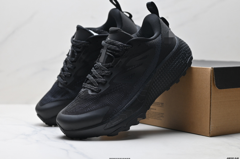 Nízke voľnočasové tenisky s vrchnou Top Grain kožou, protišmyková gumová podrážka, PU vložka, zapínanie šnúrkami