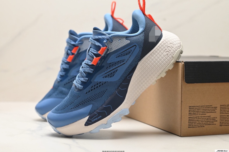 Nízke voľnočasové tenisky s vrchnou Top Grain kožou, protišmyková gumová podrážka, PU vložka, zapínanie šnúrkami