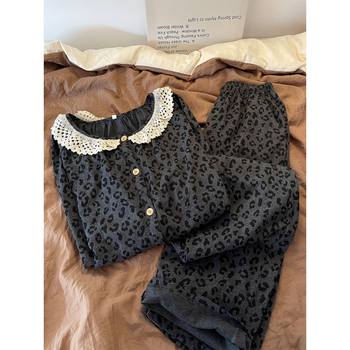 Set de pijama leopard cu broderie florală, în stil lux lejer, țesătură acrilică, țesătură groasă 201–250 g/m², guler răsucit, pentru toamnă–iarna