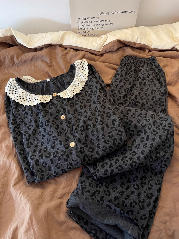 Set de pijama leopard cu broderie florală, în stil lux lejer, țesătură acrilică, țesătură groasă 201–250 g/m², guler răsucit, pentru toamnă–iarna