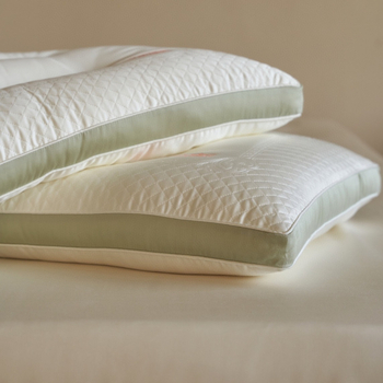 Lateksinė pagalvė su arbatos polifenolio kvapu kaklo palaikymui, stačiakampio formato, natūralus lateksas, latekso turinys virš 90%, branduolys: 80% regeneruotos pluošto + 20% arbatos polifenolių