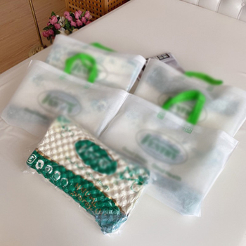 Latexová vankúš na krk – obdĺžnikový, výška 10–15 cm, hmotnosť 0,5–1,0 kg, polyesterový povrch, latexový obsah 80–90%