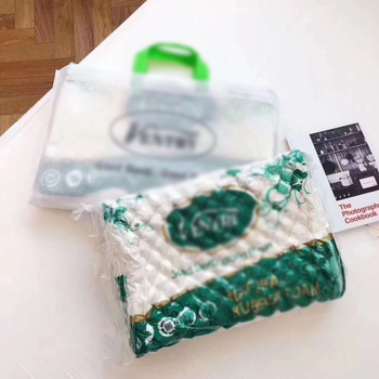 Latexová vankúš na krk – obdĺžnikový, výška 10–15 cm, hmotnosť 0,5–1,0 kg, polyesterový povrch, latexový obsah 80–90%