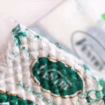 Latexová vankúš na krk – obdĺžnikový, výška 10–15 cm, hmotnosť 0,5–1,0 kg, polyesterový povrch, latexový obsah 80–90%