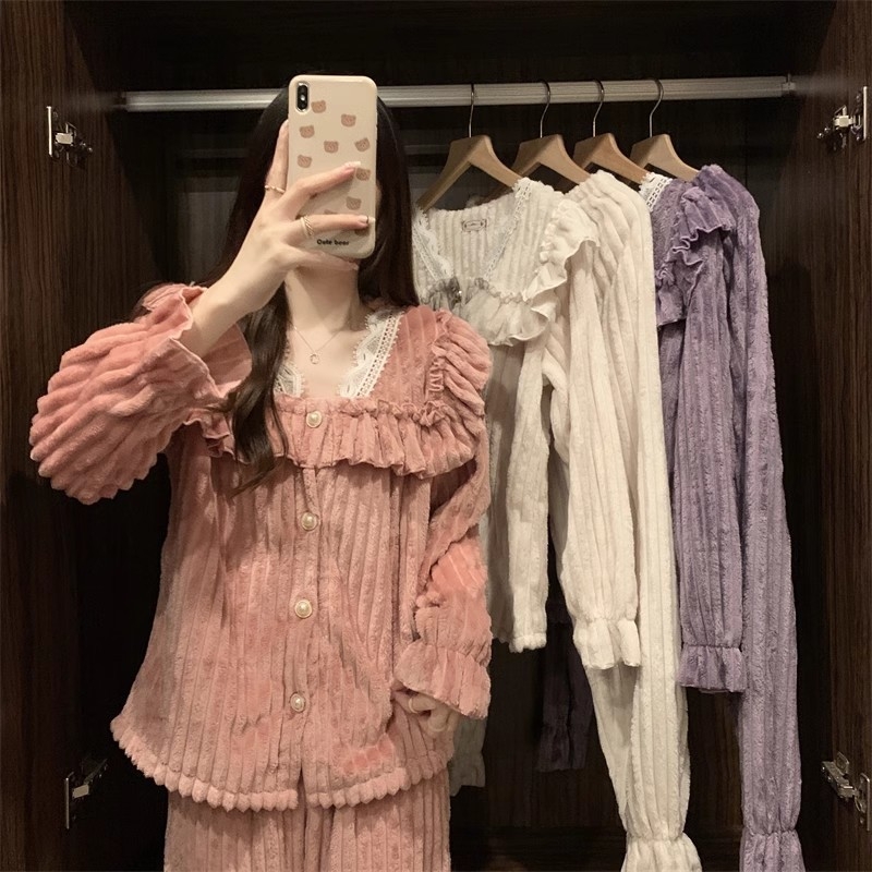 Ženski pajamski set od flanel tkanine s koralnim fleeceom, reljefni velur i čipka, V-izrez, dugi rukavi, hlače; 100% poliester; ultra debeli 301–350 g/m2; za kućnu upotrebu
