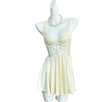 Σατέν πιτζάμα με τιράντες και μαξιλαράκια στήθους, V-λαιμό, χωρίς μανίκια, αναπνέουσα (Σατέν; Τιράντες; V-λαιμό; Χωρίς μανίκια; Μαξιλαράκια στήθους)