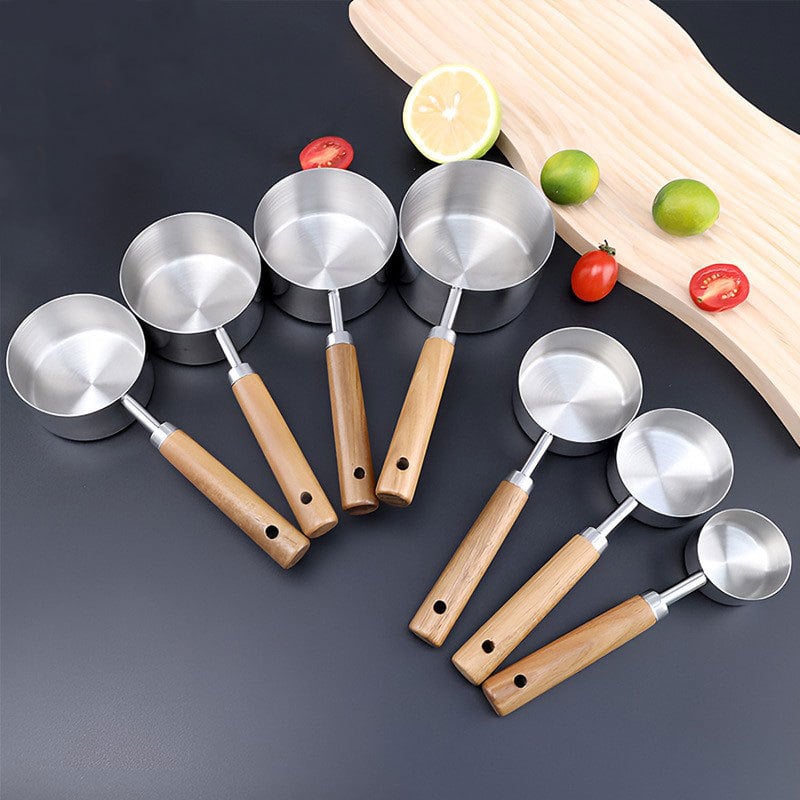 Sada meracích lyžíc z nehrdzavejúcej ocele s drevenou rúčkou, lyžička na kávu so skálou a merací pohár
