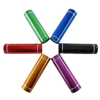 LED svjetiljka s aluminijskim tijelom, napajana AAA suhim ćelijama, prijenosna i lagana, pogodna za planinarenje, kampiranje i hitne situacije, domet do 50 m