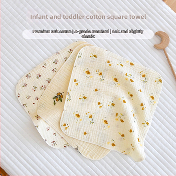 Novorodenecká bavlnená gáza utierka – absorpčná, viac ako 95% bavlna, vhodná pre 0–12 mesiacov, vzory: kvety, bodky