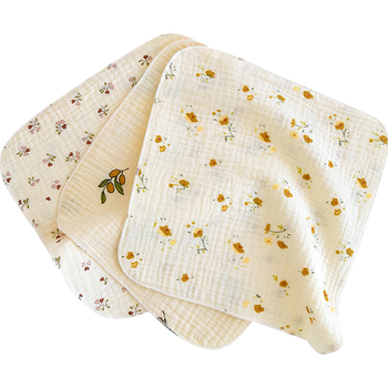 Novorodenecká bavlnená gáza utierka – absorpčná, viac ako 95% bavlna, vhodná pre 0–12 mesiacov, vzory: kvety, bodky