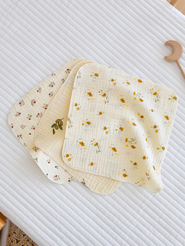 Novorodenecká bavlnená gáza utierka – absorpčná, viac ako 95% bavlna, vhodná pre 0–12 mesiacov, vzory: kvety, bodky