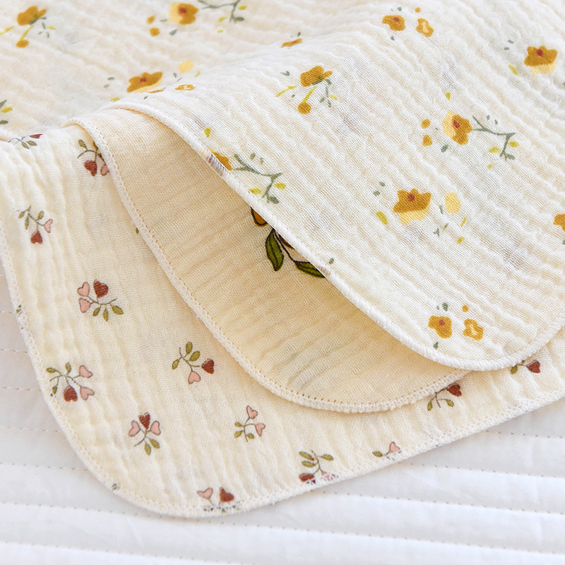 Novorodenecká bavlnená gáza utierka – absorpčná, viac ako 95% bavlna, vhodná pre 0–12 mesiacov, vzory: kvety, bodky