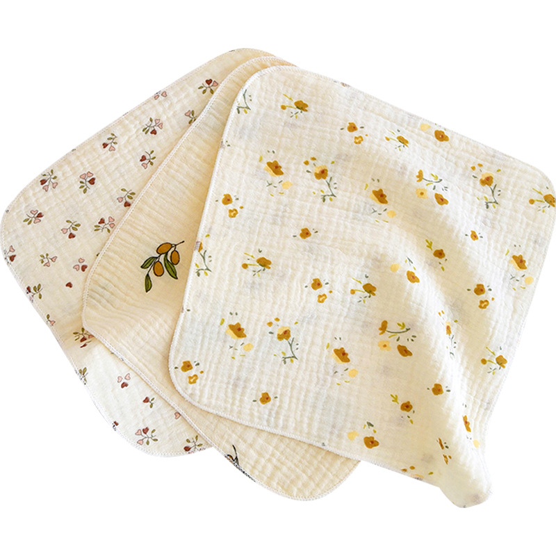 Novorodenecká bavlnená gáza utierka – absorpčná, viac ako 95% bavlna, vhodná pre 0–12 mesiacov, vzory: kvety, bodky